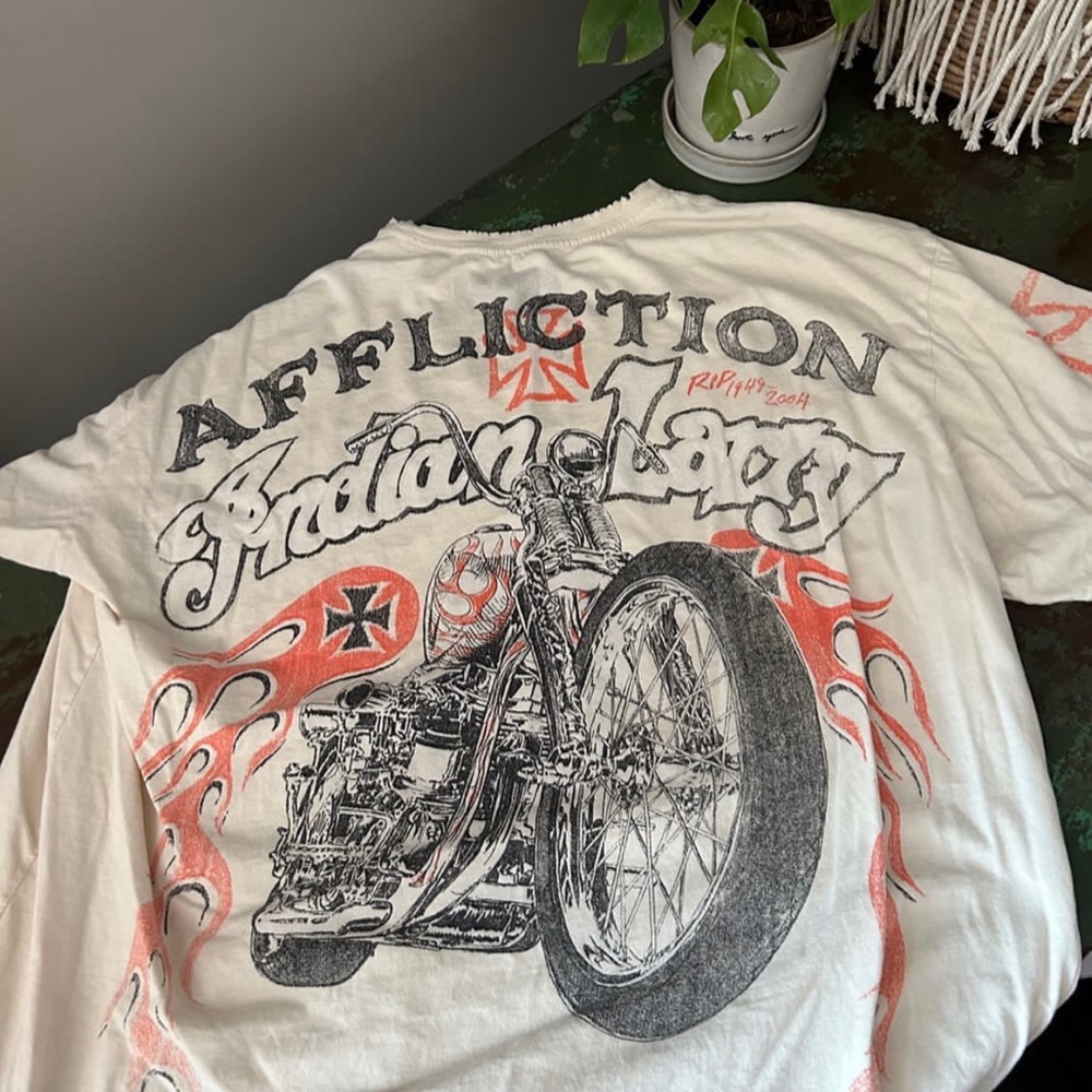 Super cool affliction shirt great for man or woman oversized
